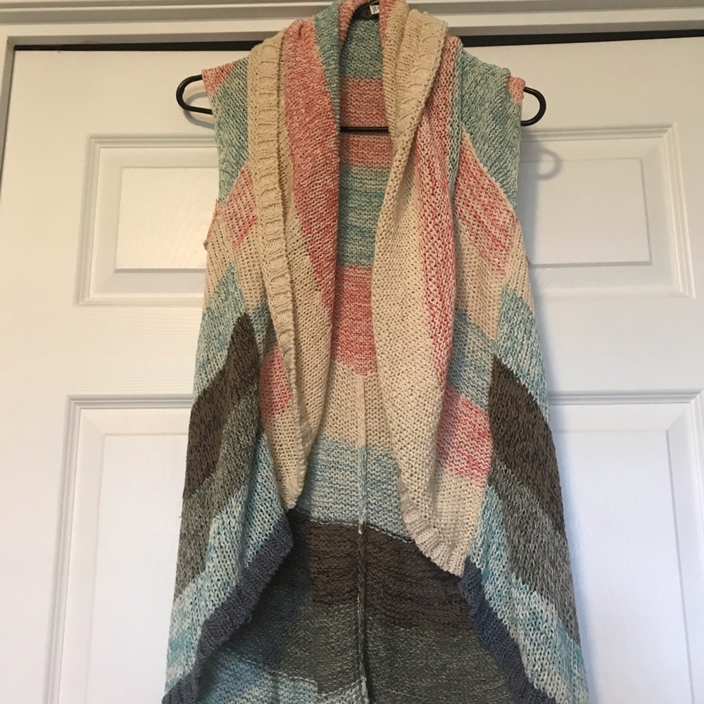 Cabi sleeveless circle sweater